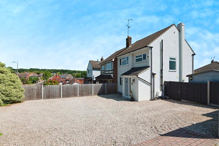 3 Bedroom Semi-Detached House To Rent In Billericay, CM11