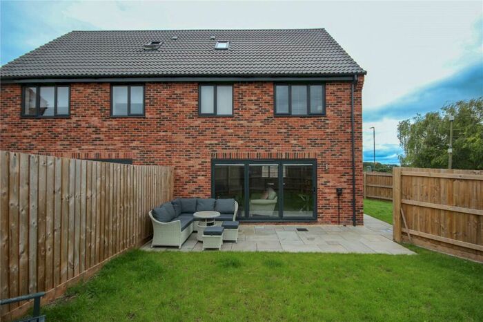 4 Bedroom Town House To Rent In Barnwell Place, Alveston, Bristol, South Gloucestershire, BS35