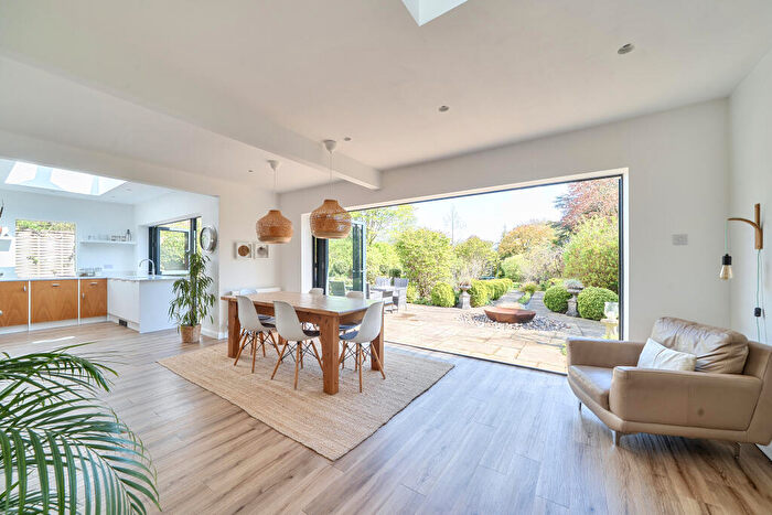 4 Bedroom Bungalow For Sale In Kitsmead Lane, Chertsey, KT16