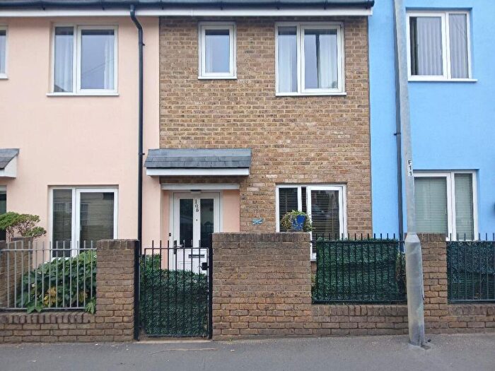 2 Bedroom Maisonette For Sale In Wantz Road, Maldon, Essex, CM9