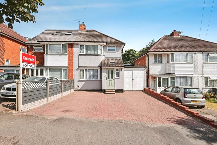 3 Bedroom Semi Detached House For Sale In Yarningale Road, Birmingham, B14