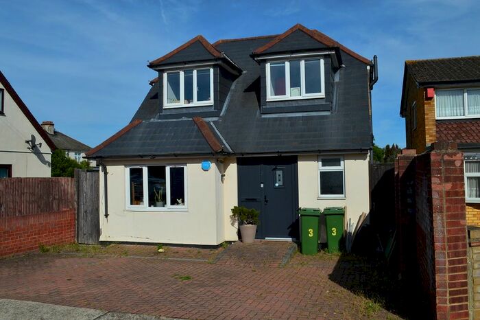 3 Bedroom Detached House To Rent In Venette Close, Rainham, RM13