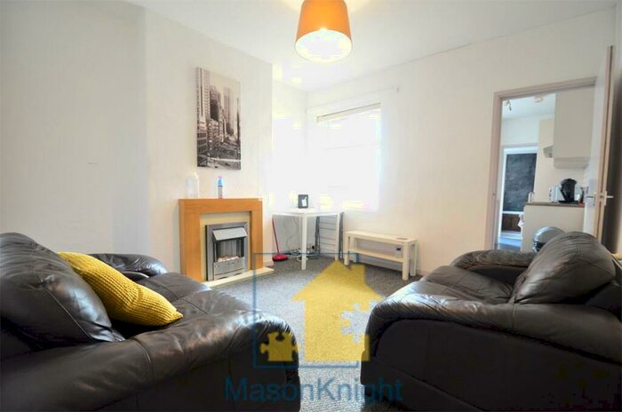 4 Bedroom End Of Terrace House To Rent In &#; Pppw For Group Of People. Westminster Rd, Selly Oak. Mins To University Of Birmingham, B29