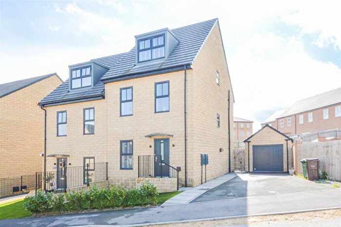 4 Bedroom Semi Detached House For Sale In Ledger Way, Castleford, WF10