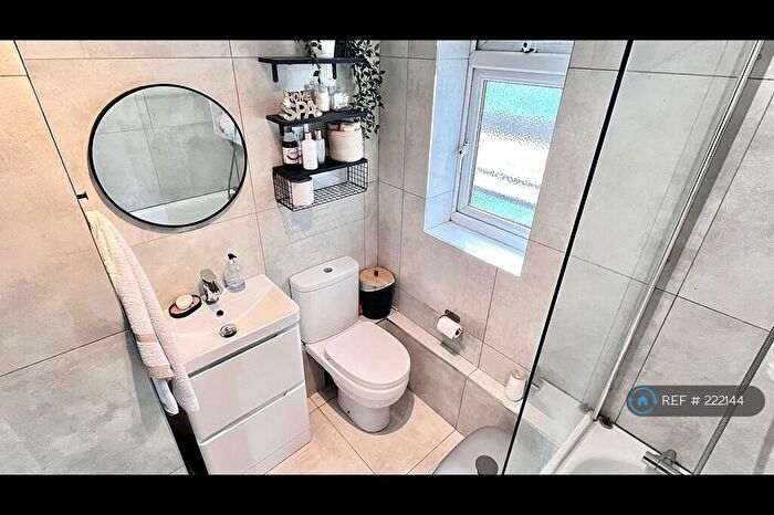 2 Bedroom Flat To Rent In Downs House, CR0