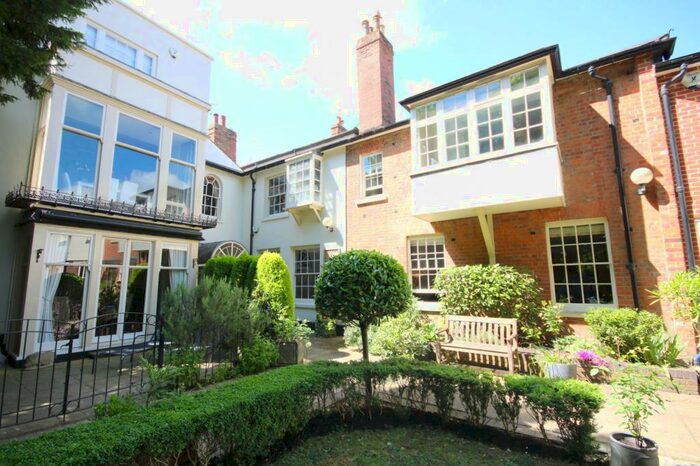 2 Bedroom House To Rent In West Hill Court, Kings Road, Henley-On-Thames, Oxfordshire, RG9