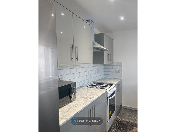 3 Bedroom Terraced House To Rent In Osborne Road, Basildon, SS16