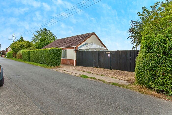 3 Bedroom Detached Bungalow For Sale In Hurn Bank, Holbeach, Spalding, PE12
