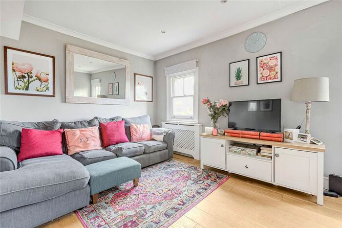 2 Bedroom Flat To Rent In Nightingale Lane, Between The Commons, SW12