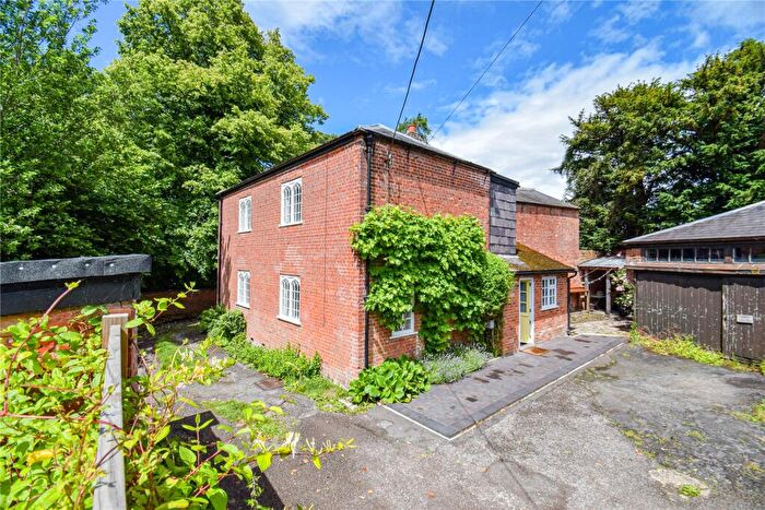 3 Bedroom Link Detached House To Rent In Hillworth Road, Devizes, Wiltshire, SN10