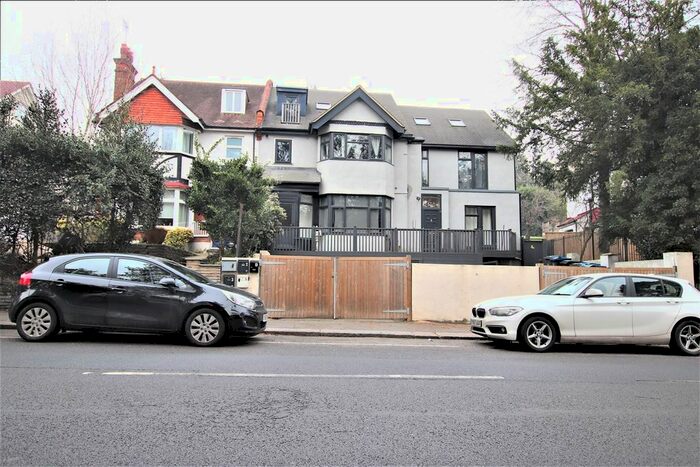 2 Bedroom Flat To Rent In Foxley Lane, Purley, CR8