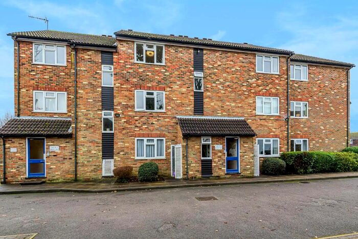 1 Bedroom Flat To Rent In Howard Agne Close, Bovingdon, HP3