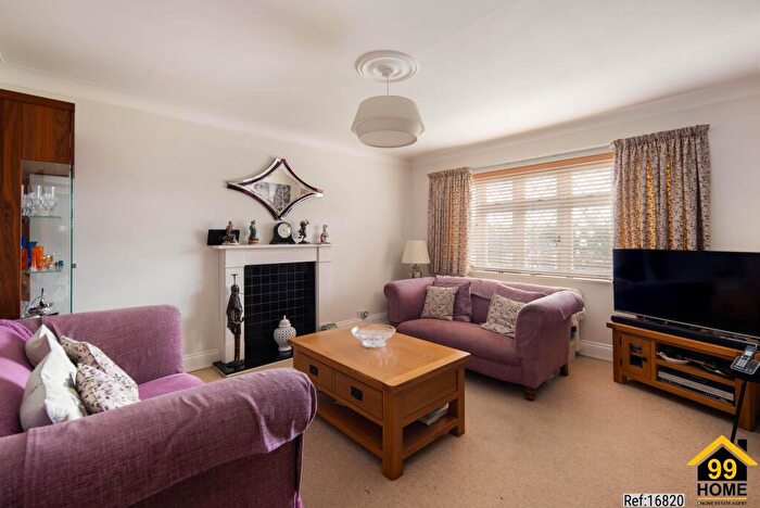 2 Bedroom Flat For Sale In Warren Court, Chigwell, Essex, IG7