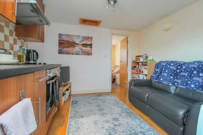 1 Bedroom Flat To Rent In Crofts Street, Roath, Cardiff, CF24