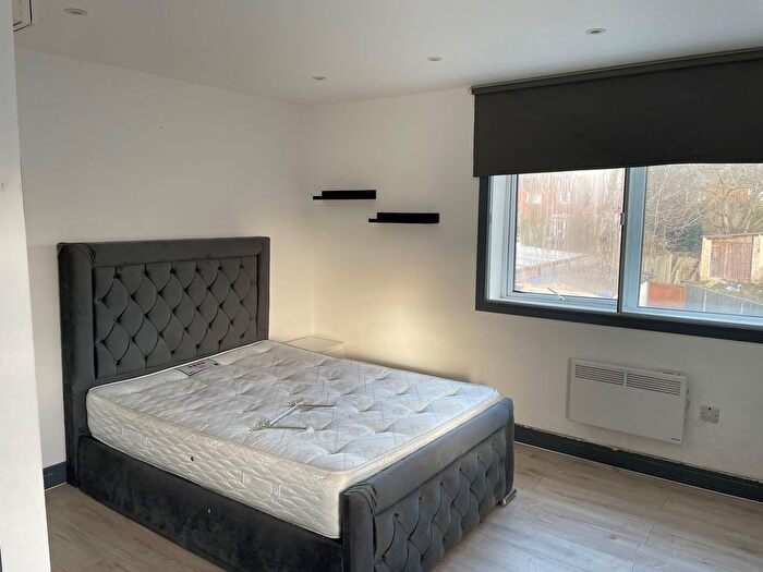 Studio To Rent In Fawns Manor Road, Feltham, TW14