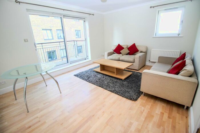3 Bedroom Flat To Rent In Providence Square, Shad Thames, London, SE1
