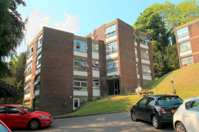2 Bedroom Flat To Rent In Bedroom Flat In Whyteleafe, CR3