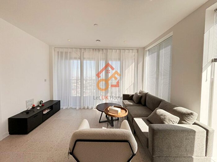 2 Bedroom Flat To Rent In Cendal Crescent, London, E1