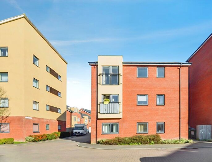 2 Bedroom Apartment For Sale In Stilton Close, Aylesbury, HP19