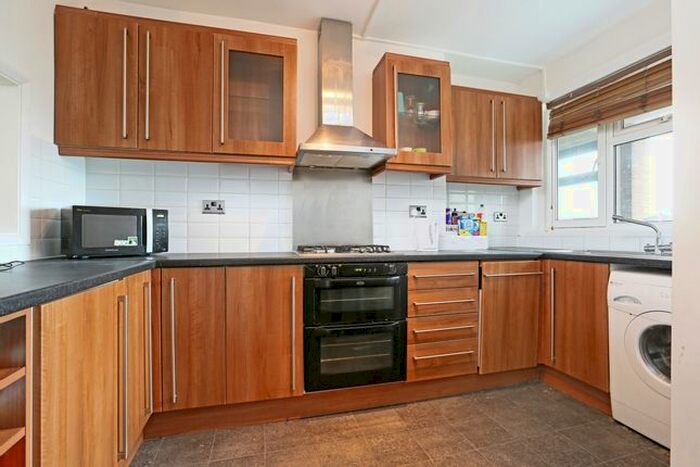 3 Bedroom Flat To Rent In Romayne House, Gauden Road, SW4