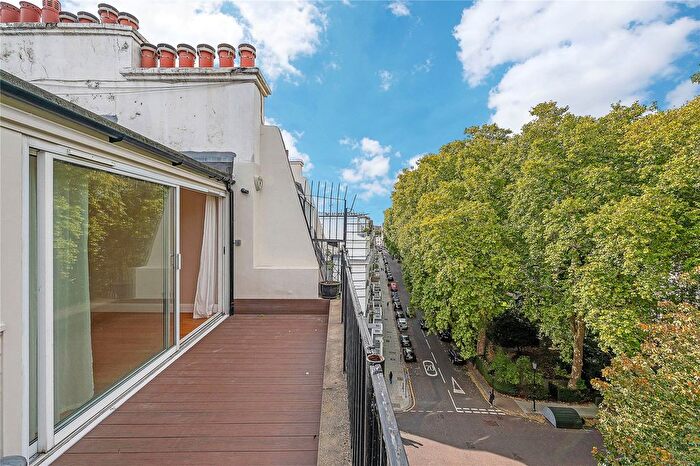 3 Bedroom Flat To Rent In Cornwall Gardens, London, SW7