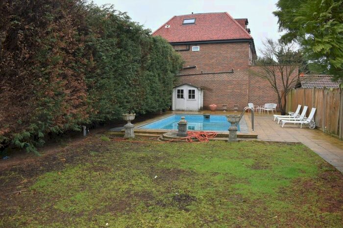 4 Bedroom Detached House To Rent In Penshurst Gardens, Edgware, HA8