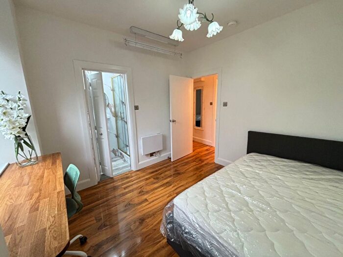 2 Bedroom Flat To Rent In Smithfield Street, Gorgie, Edinburgh, EH11