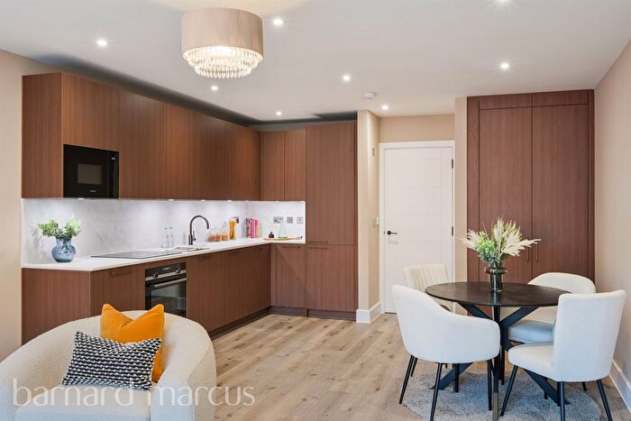 2 Bedroom Flat For Sale In Abbotswood Road, London, SW16