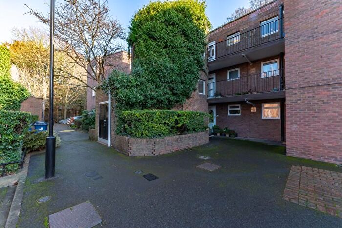 1 Bedroom Flat For Sale In Garrick Close, W5