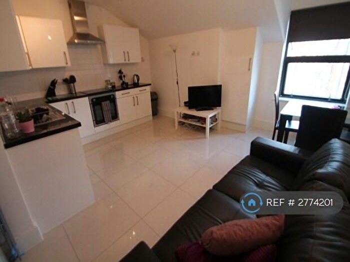 3 Bedroom Flat To Rent In Clarendon Road, Leed, LS2