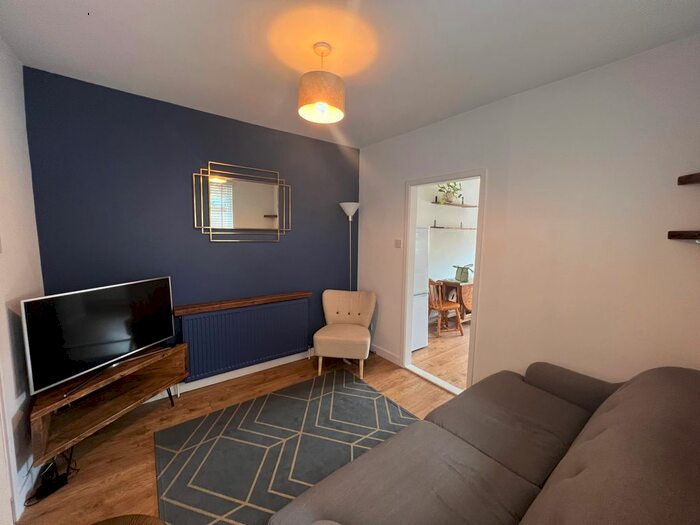 2 Bedroom Flat To Rent In Engleheart Road, London, SE6