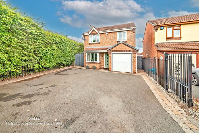 3 Bedroom Detached House For Sale In Colliery Drive, Walsall, WS3