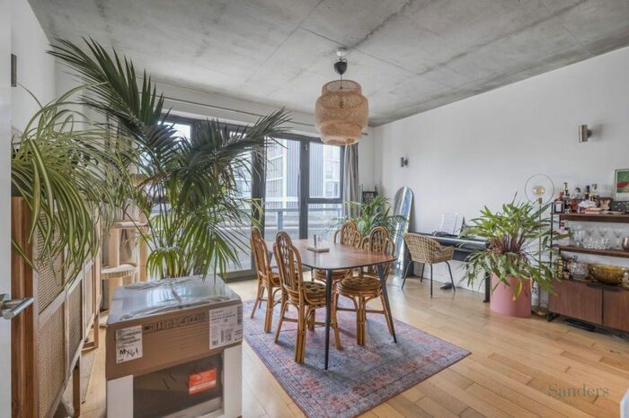 2 Bedroom Flat To Rent In Kingsland Road, Hackney, London, E2