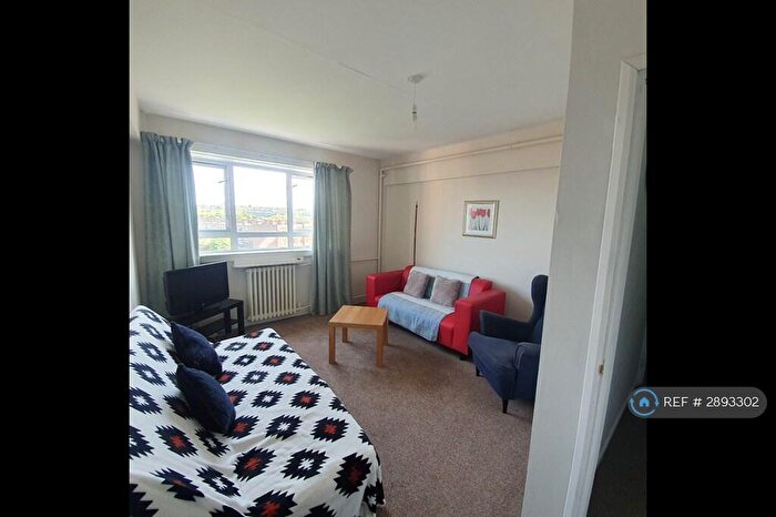 4 Bedroom Flat To Rent In Westfield Court, Edinburgh, EH11