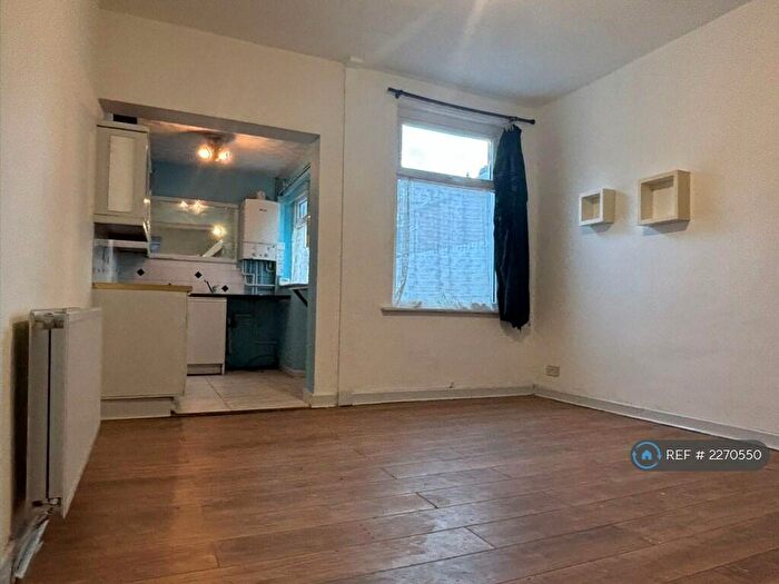 3 Bedroom Terraced House To Rent In Scotland Street, Manchester, M40