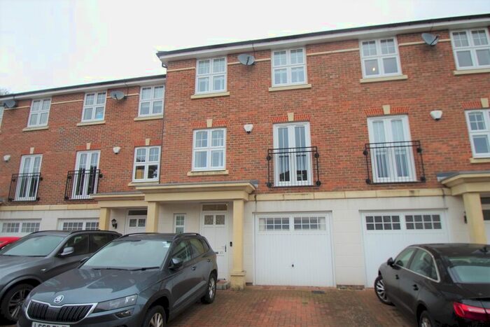 5 Bedroom Town House To Rent In Colnhurst Road, Watford WD17