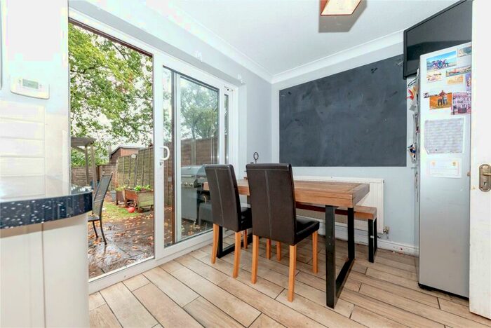 3 Bedroom End Of Terrace House For Sale In Farnborough Road, Farnborough, GU14