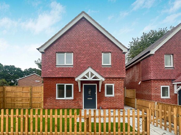 3 Bedroom Detached House For Sale In Chase Road, Lindford, Bordon, Hampshire, GU35