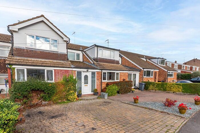 3 Bedroom Terraced House For Sale In Churchill Road, Dunstable, LU6