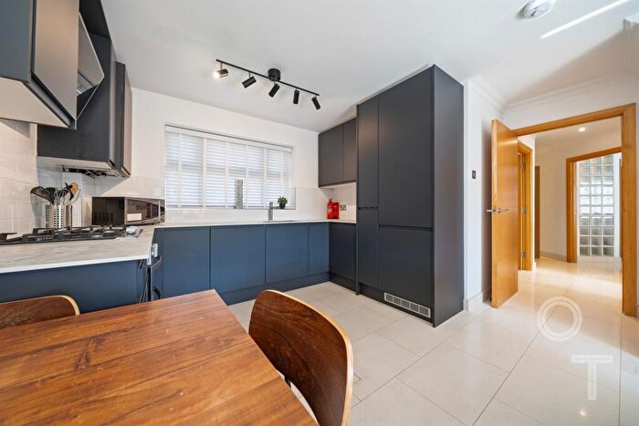 2 Bedroom Apartment To Rent In Collard Place, Camden, NW1
