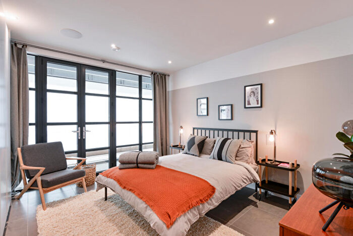 3 Bedroom Apartment For Sale In The Bagel Factory, Hackney Wick, E9 - Photo 4