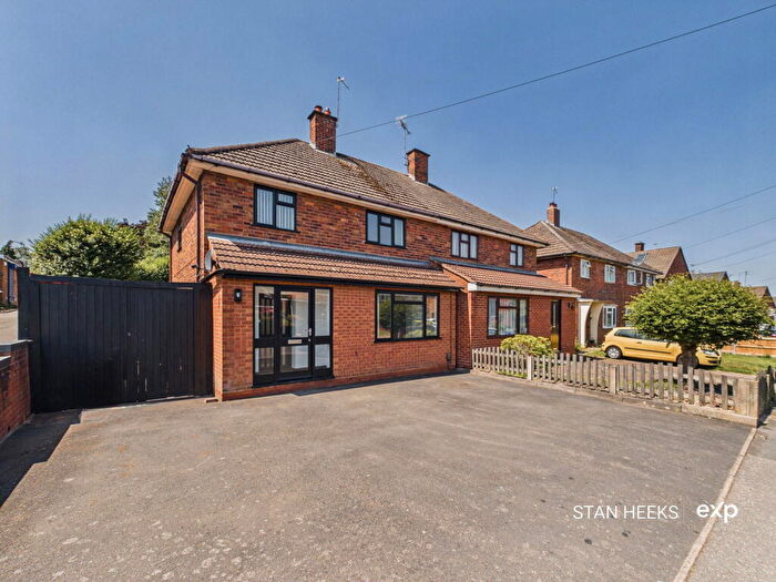 3 Bedroom Semi Detached House For Sale In Kent Road, Stourbridge, DY8