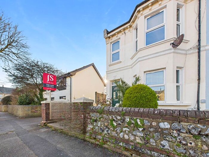 2 Bedroom Flat To Rent In Ashdown Road, Worthing, BN11