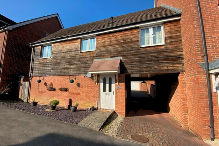 2 Bedroom Coach House To Rent In Dumas Drive, Whiteley, PO15