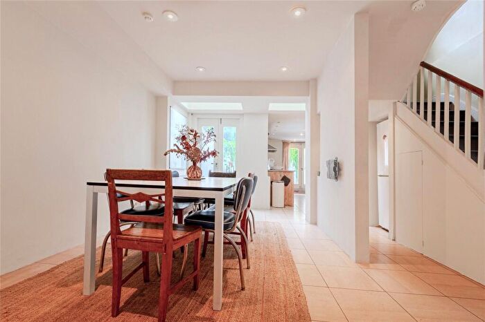 4 Bedroom Terraced House To Rent In Gifford Street, London, N1