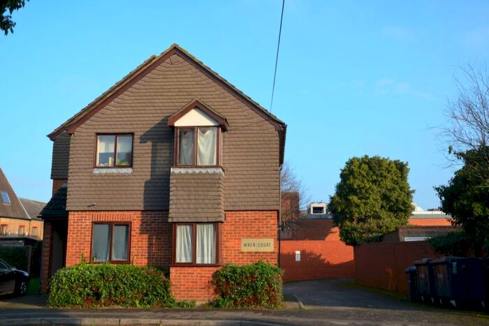 1 Bedroom Flat To Rent In Runnemede Road, Egham, Surrey, TW20