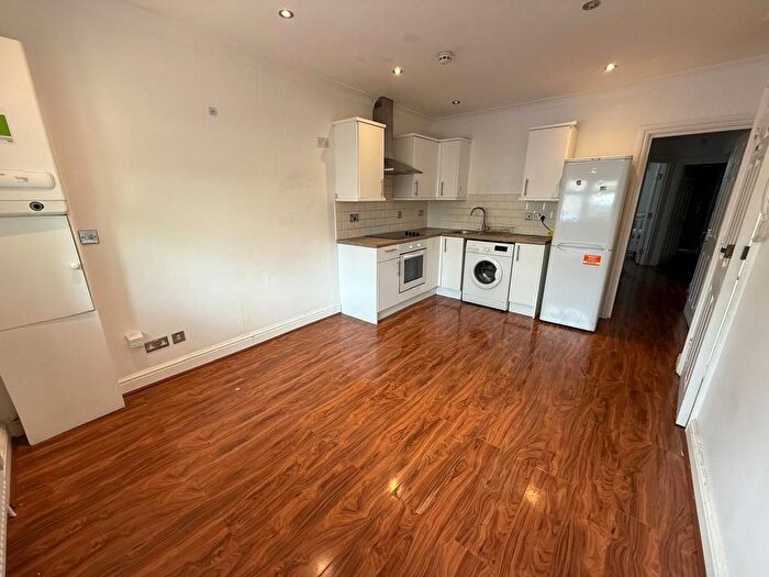 2 Bedroom Flat To Rent In Villiers Mews, Villiers Road, London, NW2