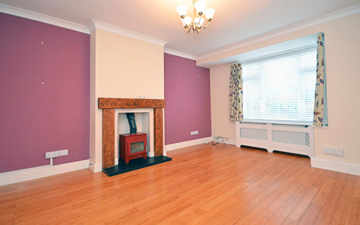 3 Bedroom Bungalow For Sale In London Road, Raunds, NN9