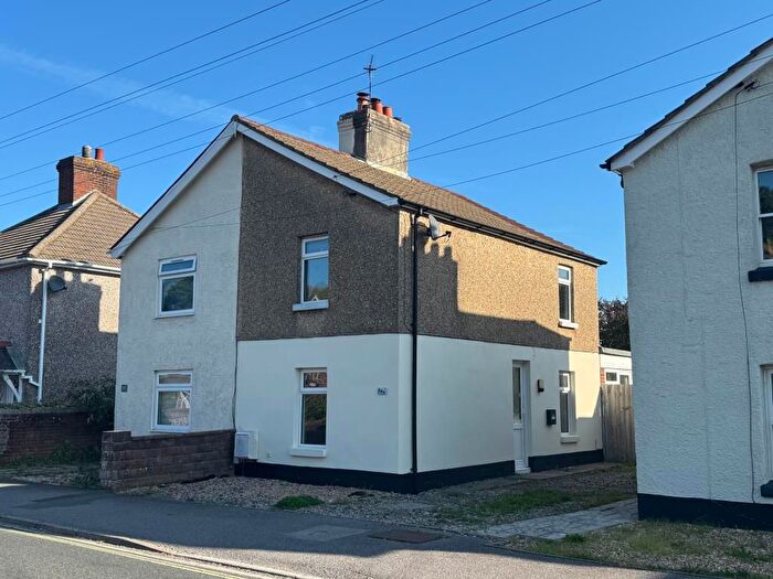 2 Bedroom Semi Detached House For Sale In Hunts Pond Road, Fareham, Hampshire, PO14