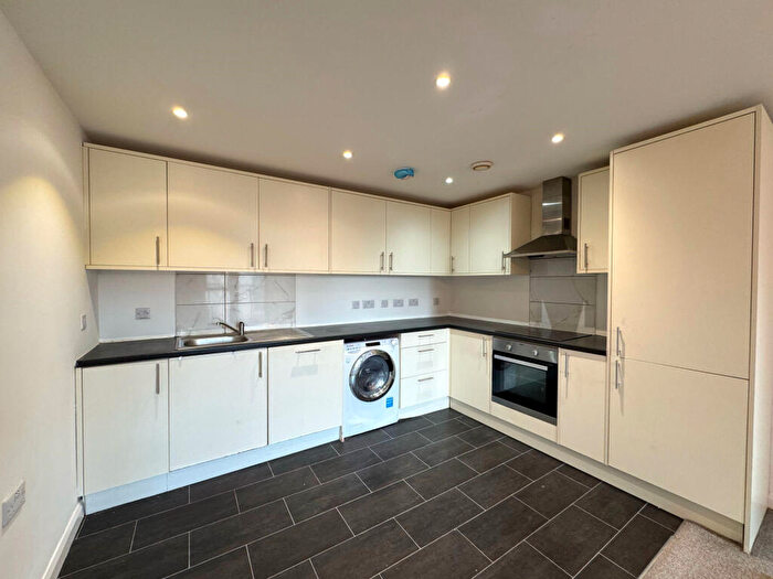 2 Bedroom Apartment To Rent In Bedroom, Bathroom With Parking In, IG1